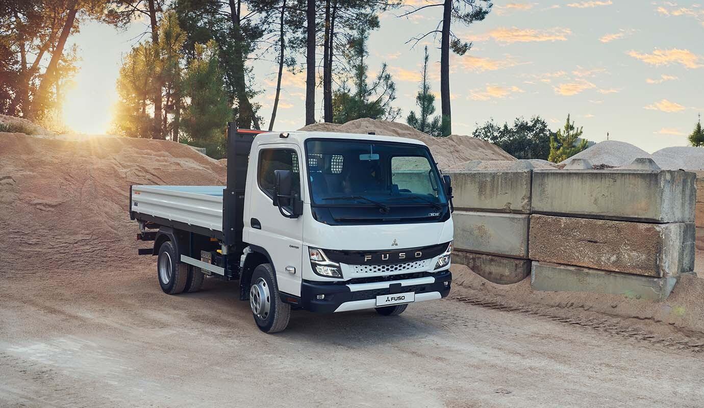 Mercedes Benz FUSO Canter 001