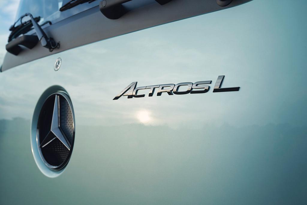 https___dxto1r4ggimee.cloudfront.net_uploads_new-vehicles_grid_240131_2024___Actros_L_ProCabin___Details___Image___RGB_MBT10685_2024-07-08-135106_gyat
