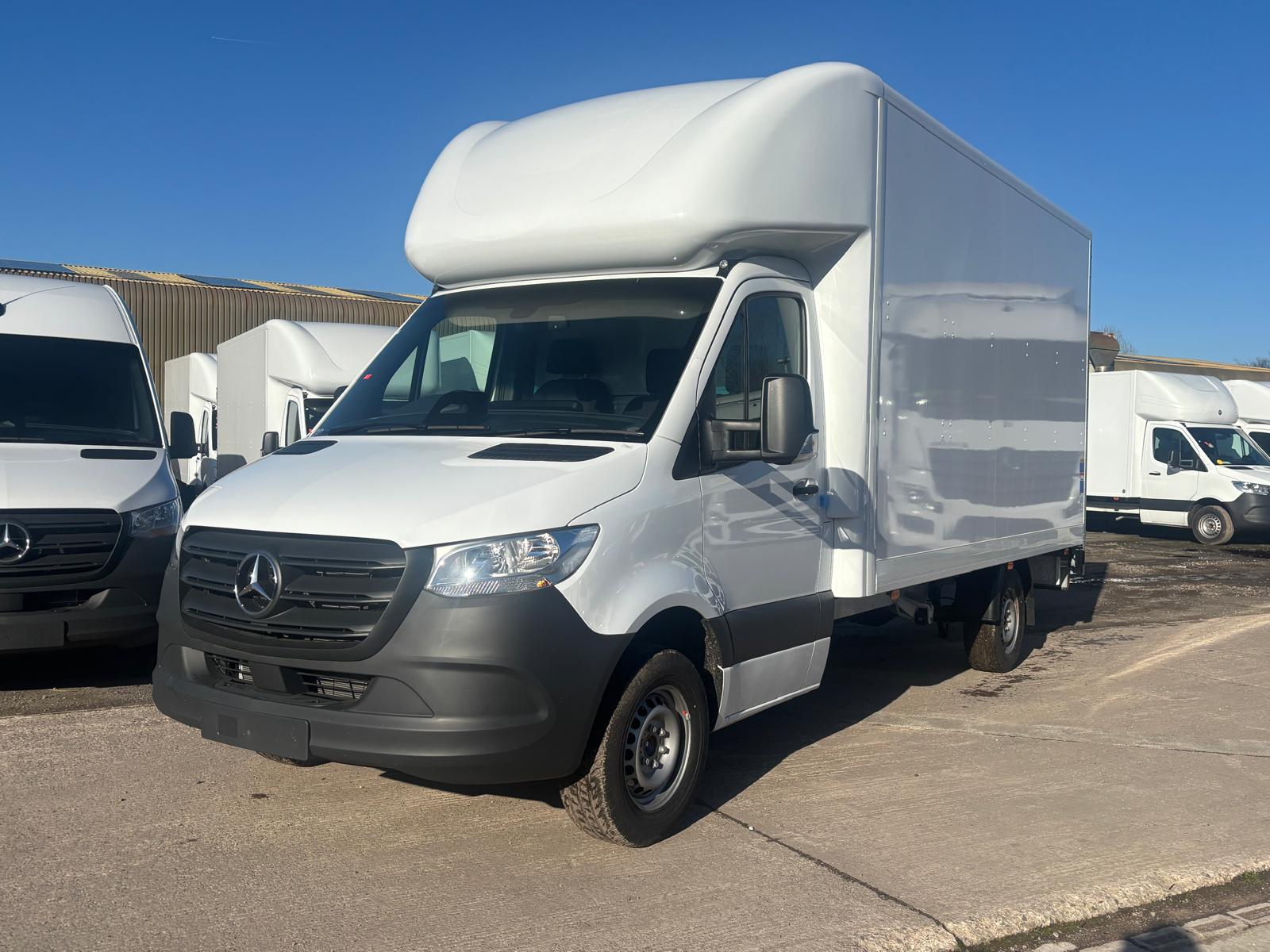Sprinter with Luton Body & Tail Lift