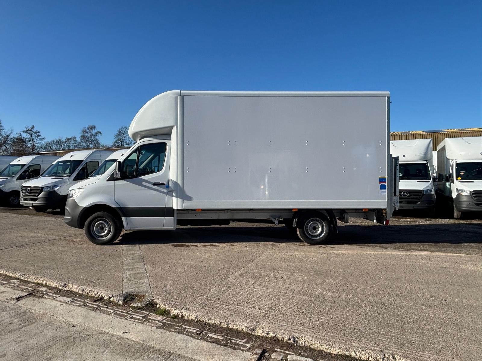 Sprinter with Luton Body & Tail Lift