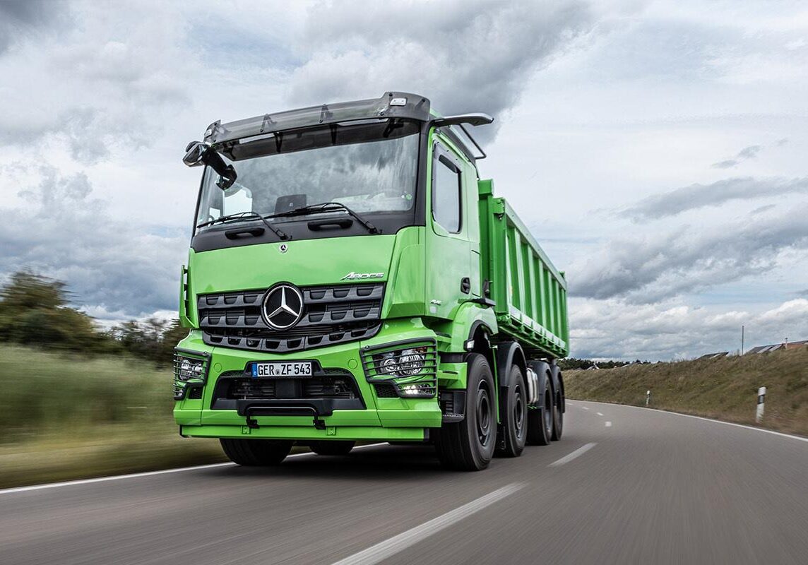 https___dxto1r4ggimee.cloudfront.net_uploads_new-vehicles_fullWidth_desktop_Mercedes-Benz-Arocs-eStar-001