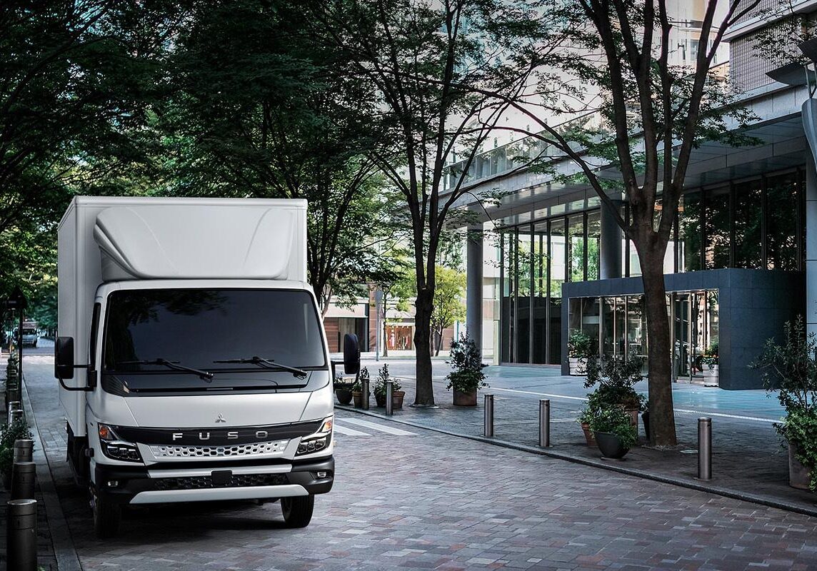 https___dxto1r4ggimee.cloudfront.net_uploads_new-vehicles_fullWidth_desktop_Mercedes-Benz-FUSO-Canter-003