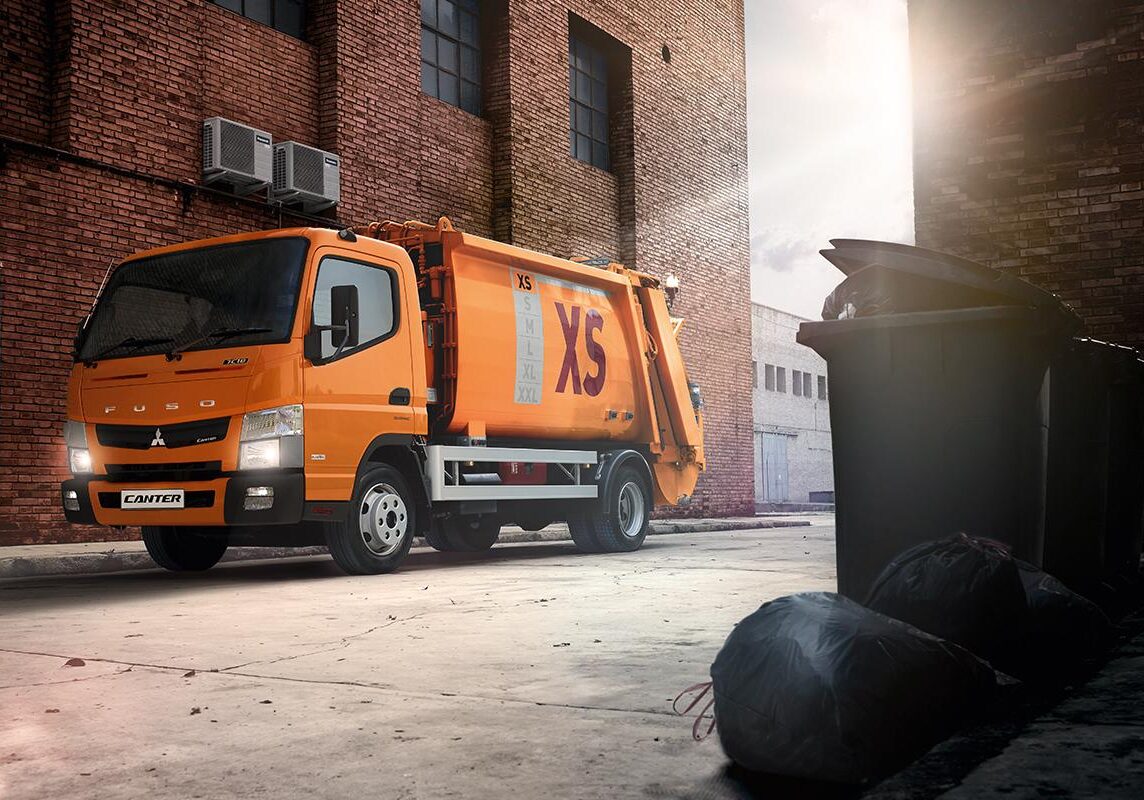 https___dxto1r4ggimee.cloudfront.net_uploads_new-vehicles_fullWidth_desktop_Mercedes-Benz-FUSO-Canter-7.5-004