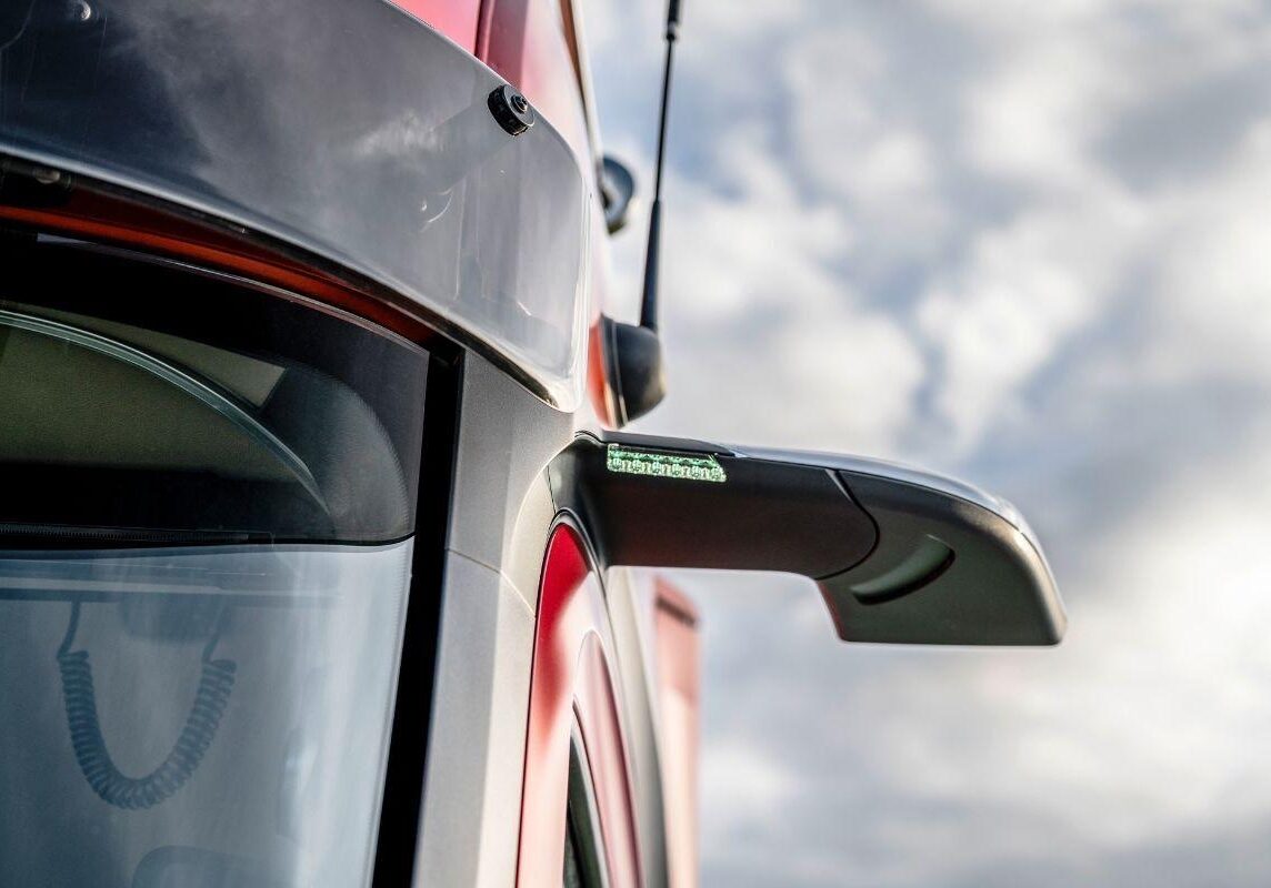 https___dxto1r4ggimee.cloudfront.net_uploads_new-vehicles_fullWidth_desktop_mercedes-benz-actros-3