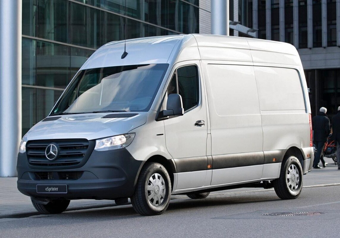 https___dxto1r4ggimee.cloudfront.net_uploads_new-vehicles_fullWidth_desktop_mercedes-benz-electric-van-esprinter-1