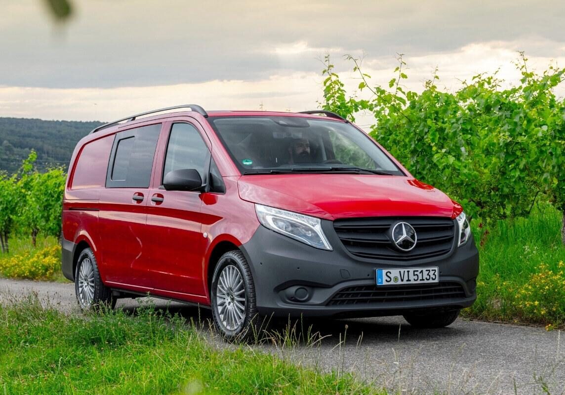 https___dxto1r4ggimee.cloudfront.net_uploads_new-vehicles_fullWidth_desktop_mercedes-benz-vito-crew-van-2